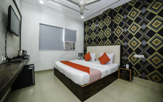 Hotel C P Palace by OYO Rooms