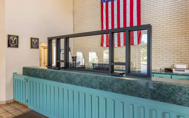 Econo Lodge Fayetteville I-95