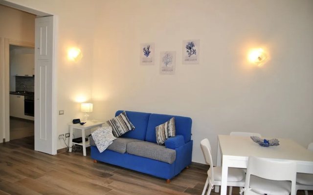 Dinky Home Air-conditioned Penthouse With sea View Terrace