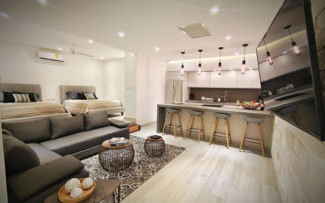 1st Luxury Warehouse