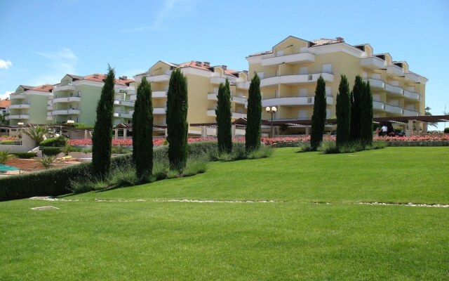 Апартаменты Comfortable Apartment With a Balcony and Wifi, Near Umag Хорватия, Лора - отзывы, цены и фото номеров - забронировать отель Comfortable Apartment With a Balcony and Wifi, Near Umag онлайн