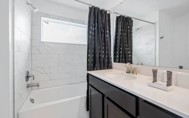 Stunning Themed Home Private Pool Ideal Location