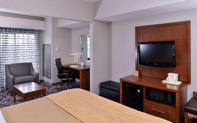 Holiday Inn Express and Suites Frisco