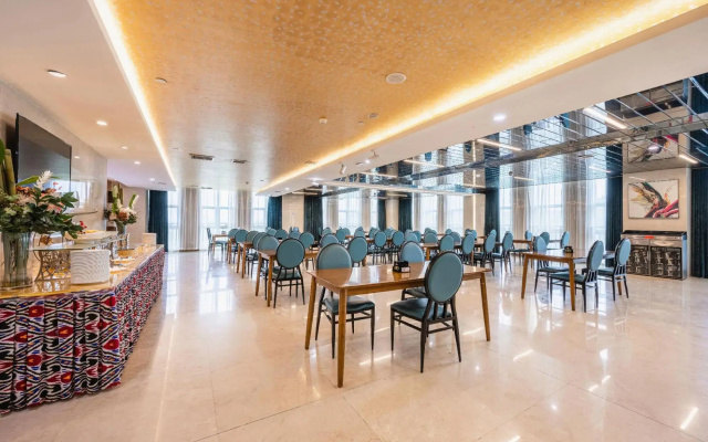 Xinjiang Runjin International Hotel (Kuitun Meimei Park)
