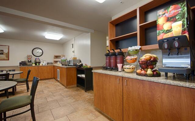 Best Western Oak Meadows Inn