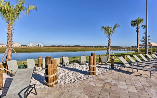 Resort Getaway w/ Patio: 6 Mi to Disney Parks!