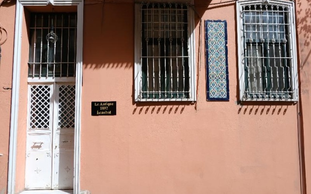 Le Antique 1892 Istanbul