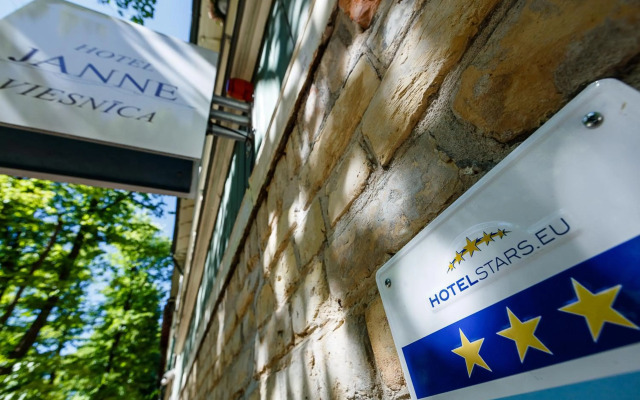 Janne Hotel