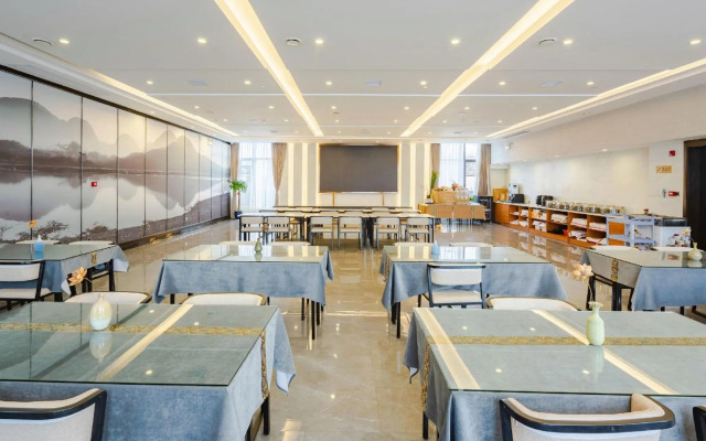 Wing Hotel Guilin - Central Square