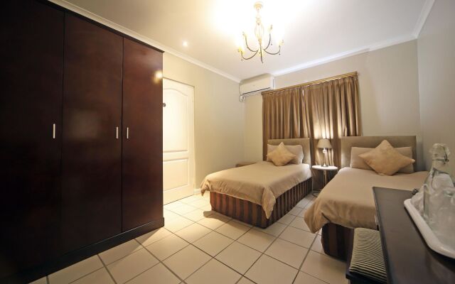 Savoy Lodge Cape Town