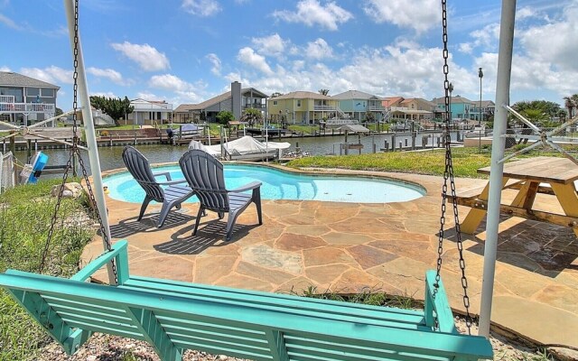 Baydreamer Vacation Home With Private Pool by Redawning