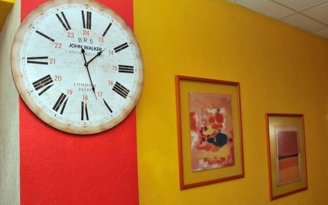Happy Hostel