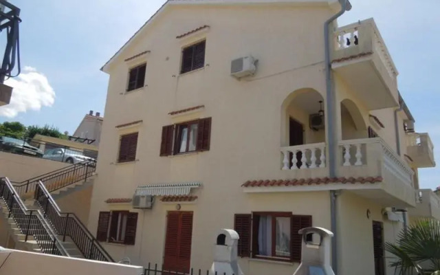Apartments Njivice