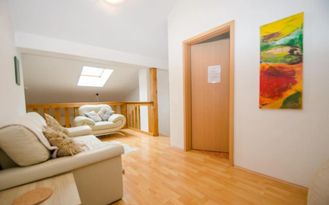 Apartment 3-room-maisonette Near ski Lift and Town