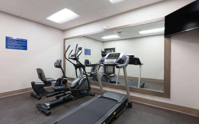 Days Inn & Suites by Wyndham Houston NW Cypress
