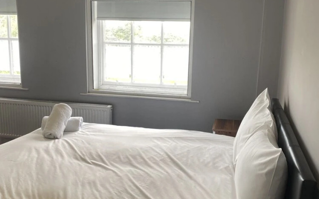Extra Large Six Bed Six Bath Townhouse