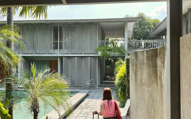 SUNKISS pool.bed.cafe