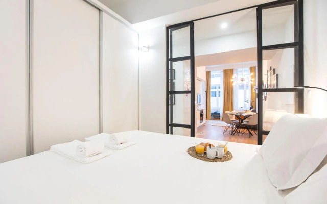 Elegant & Bright Flat by LovelyStay