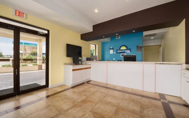 Rose Garden Inn & Suites