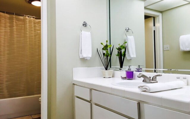 888 Convention Center 3 BEDROOM 2 BATH Condos