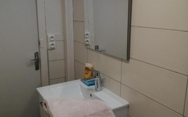 Gîte Arfeuilles, 4 pièces, 5 personnes - FR-1-489-52
