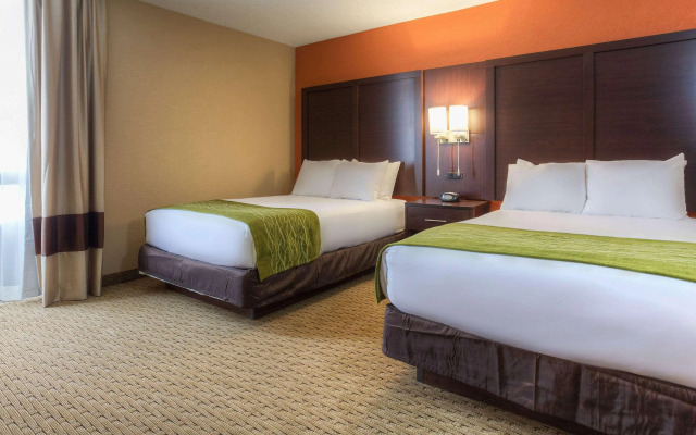 Comfort Inn & Suites Evansville Airport