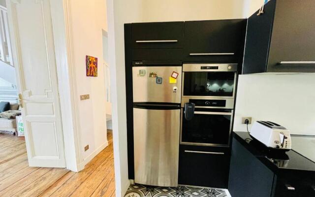 T4 apartment in the heart of old Bordeaux close to all amenities