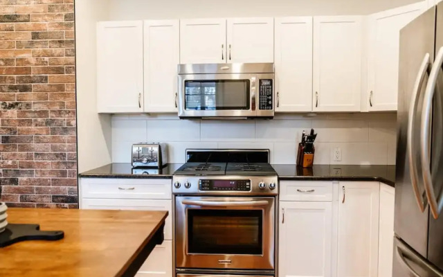 Dt Hot Tub Sauna Huge Yard