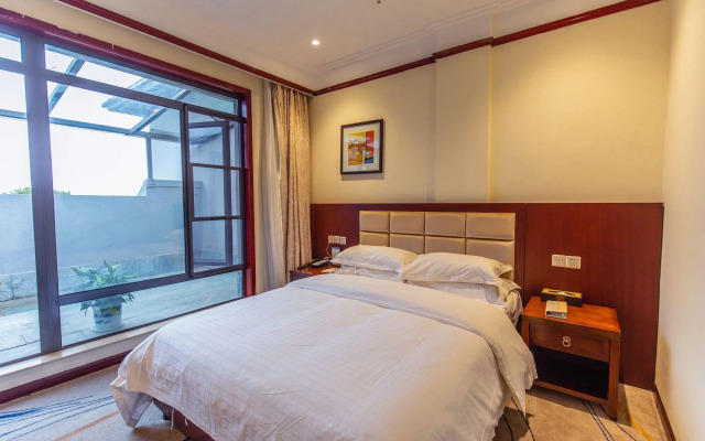 Jiayushan Lake Hot Spring Resort Hotel