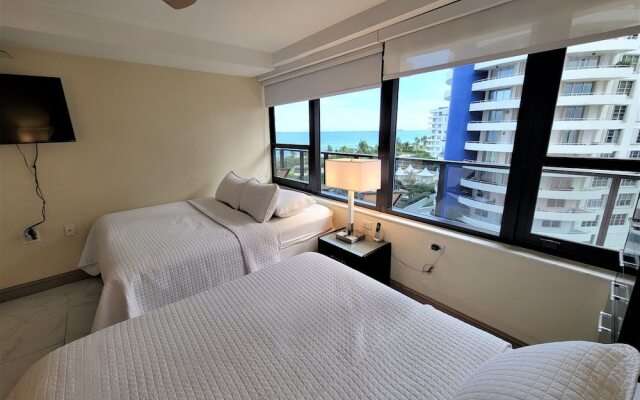 Alexander 807 5 Bedroom Apts by RedAwning