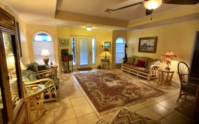 Family Ties - 3 Br Home