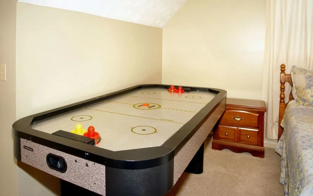 Fox Run Escape 1140 by RedAwning