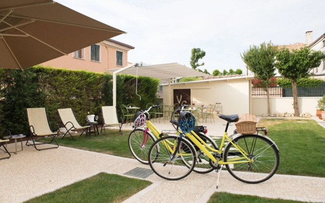 Stunning 15-bed Villa in Dolo, Close to Venice, IT