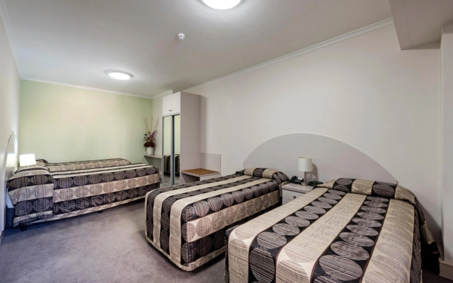 Comfort Inn & Suites Goodearth Perth – Guest Rooms – Perth