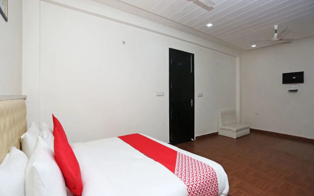 OYO 10536 Hotel Raj Rani