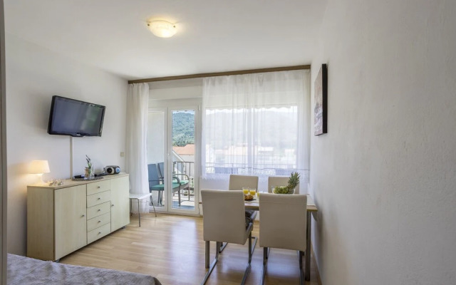 Spacious apartment with three double bedrooms