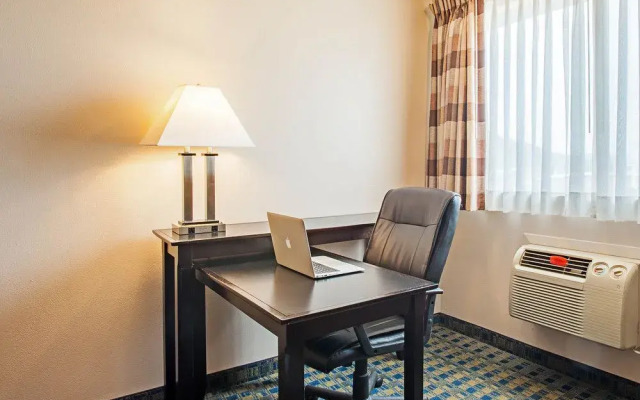 Quality Inn & Suites Pacific Seattle