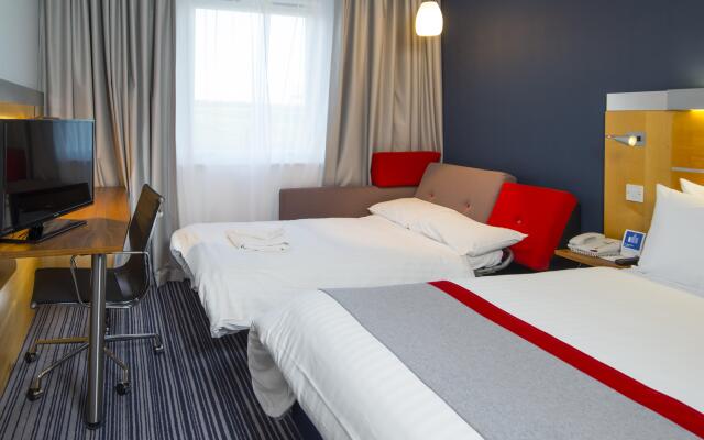 Holiday Inn Express London-Epsom Downs, an IHG Hotel