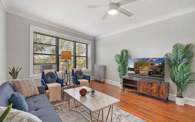 Classic & Charming 2BR Apt in Lincoln