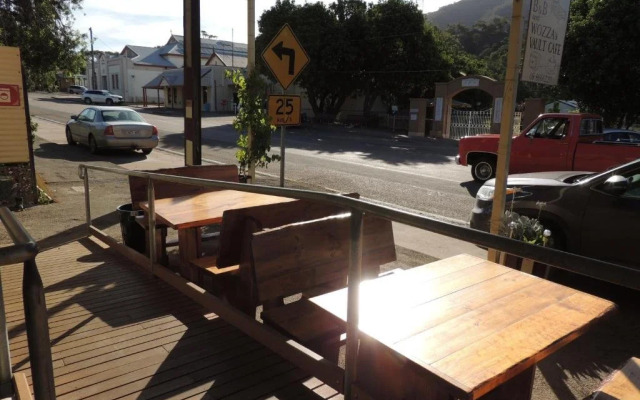 Wozza's B&B and Vault Cafe