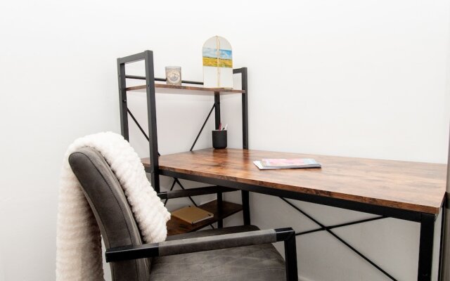 Stunning 1-bed Entire Apartment in Teddington