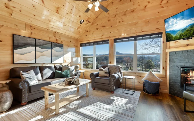 Parkway Paradise w Private Hot Tub