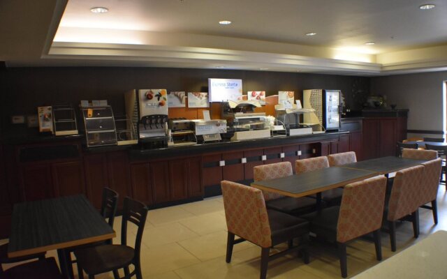 Country Inn & Suites by Radisson, Garden City, KS