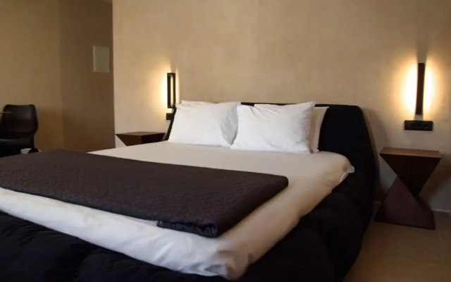 99 Adrianou Luxury Urban Stay