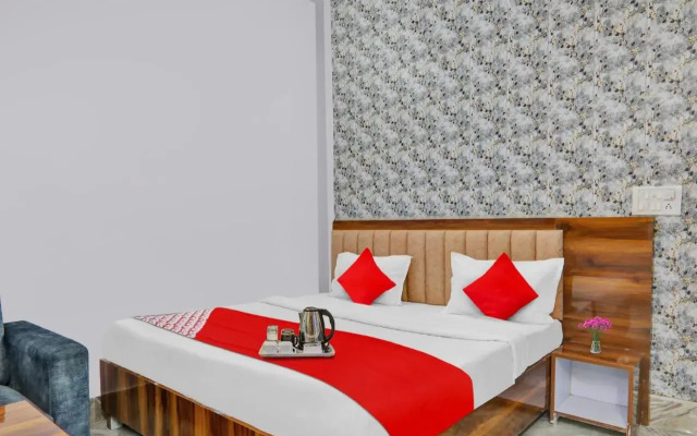 OYO Flagship 703742 Hotel C.r.k Inn