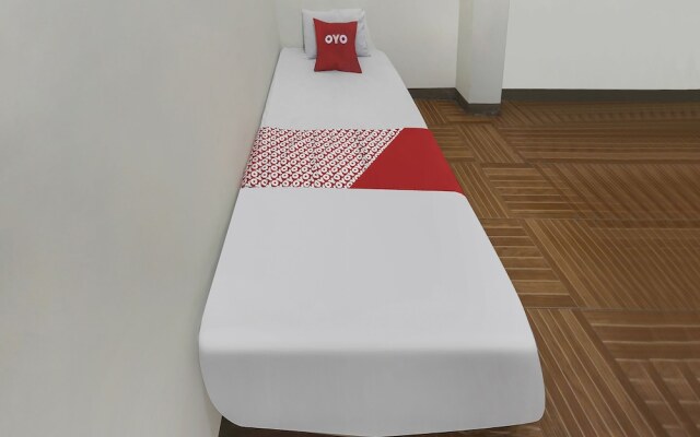 OYO 90825 Hotel Lizha 2