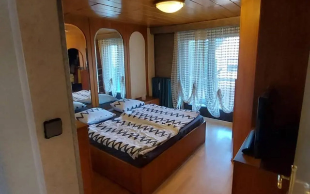 Quiet apartment close to town