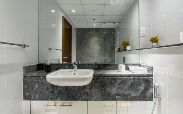 SuperHost - Waterfront Luxe Apartment With Great Canal Views