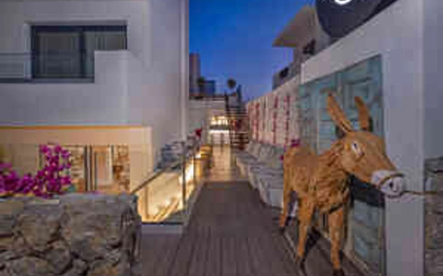 Cabana White Boutique Hotel & Suites