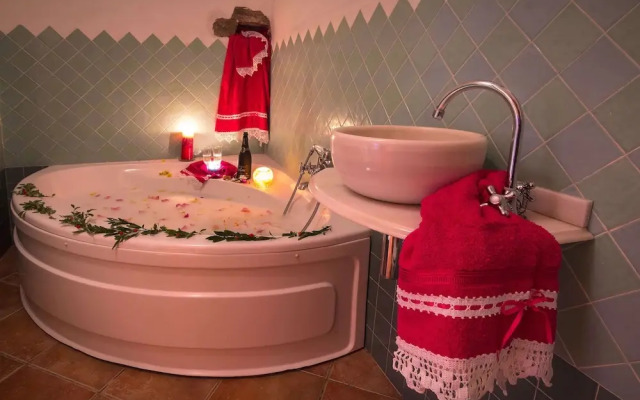 Romantic House for 2 People With Jacuzzi